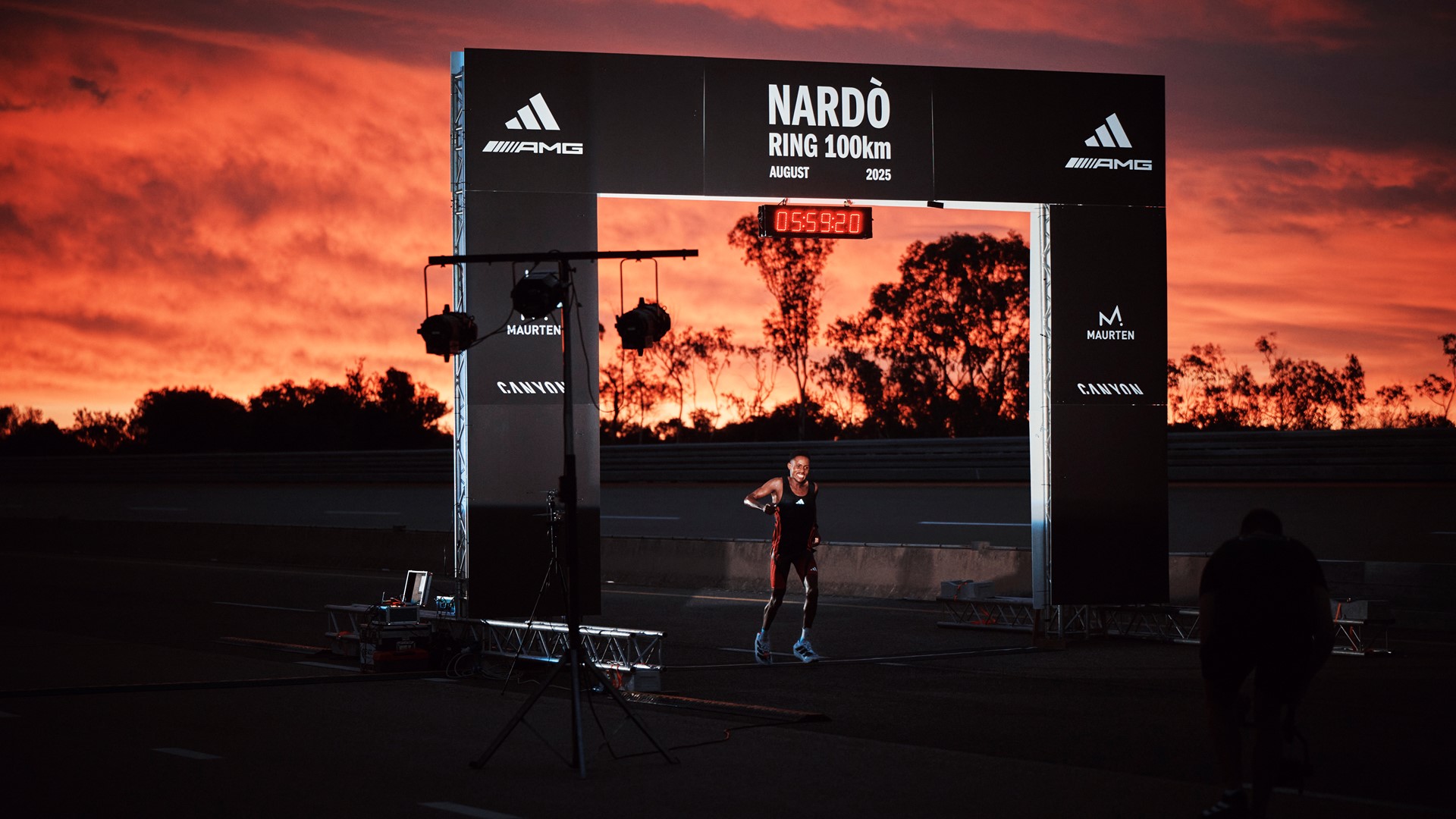 Barreira das 6 horas nos 100km é quebrada em evento da Adidas com tecnologia inédita